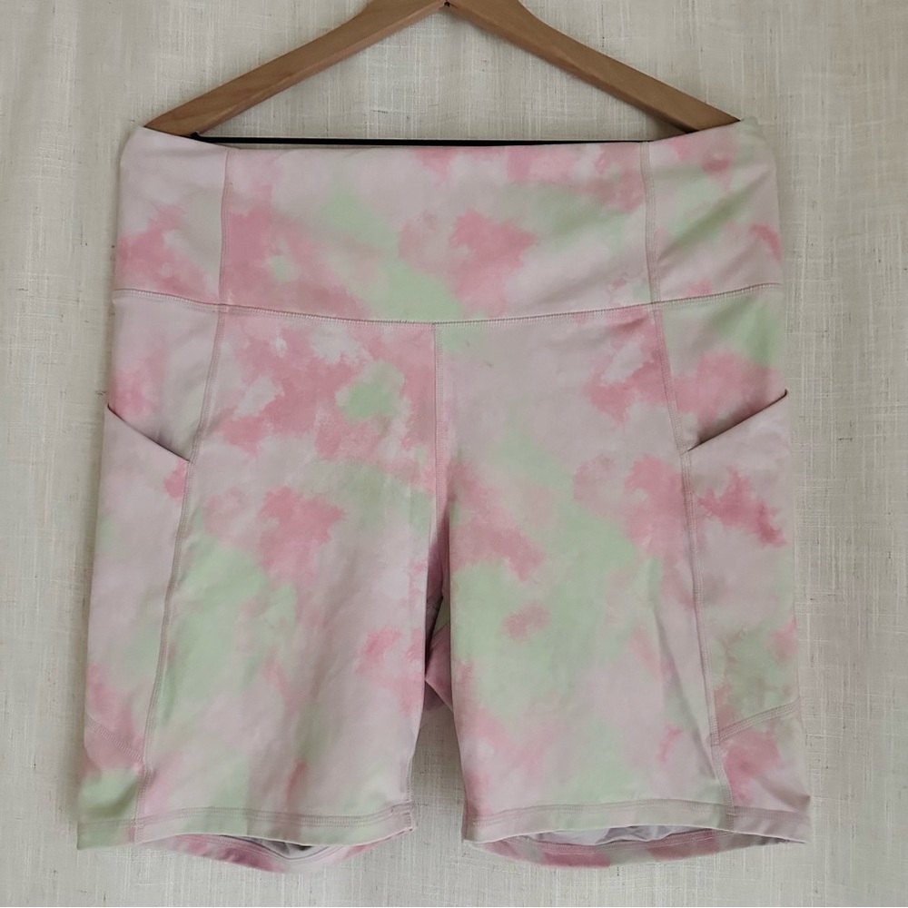 FABLETICS Shorts